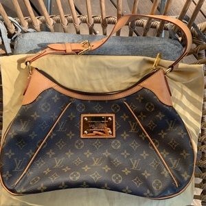 Louis Vuitton GM Thames bag